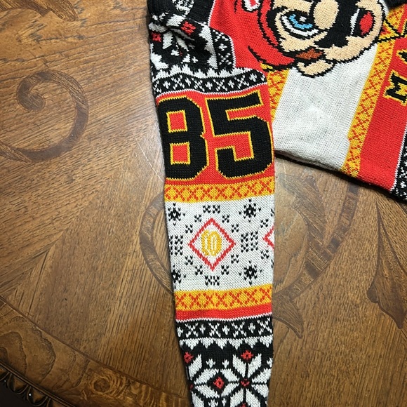 Kids Mario sweater. Size small - Picture 4 of 4